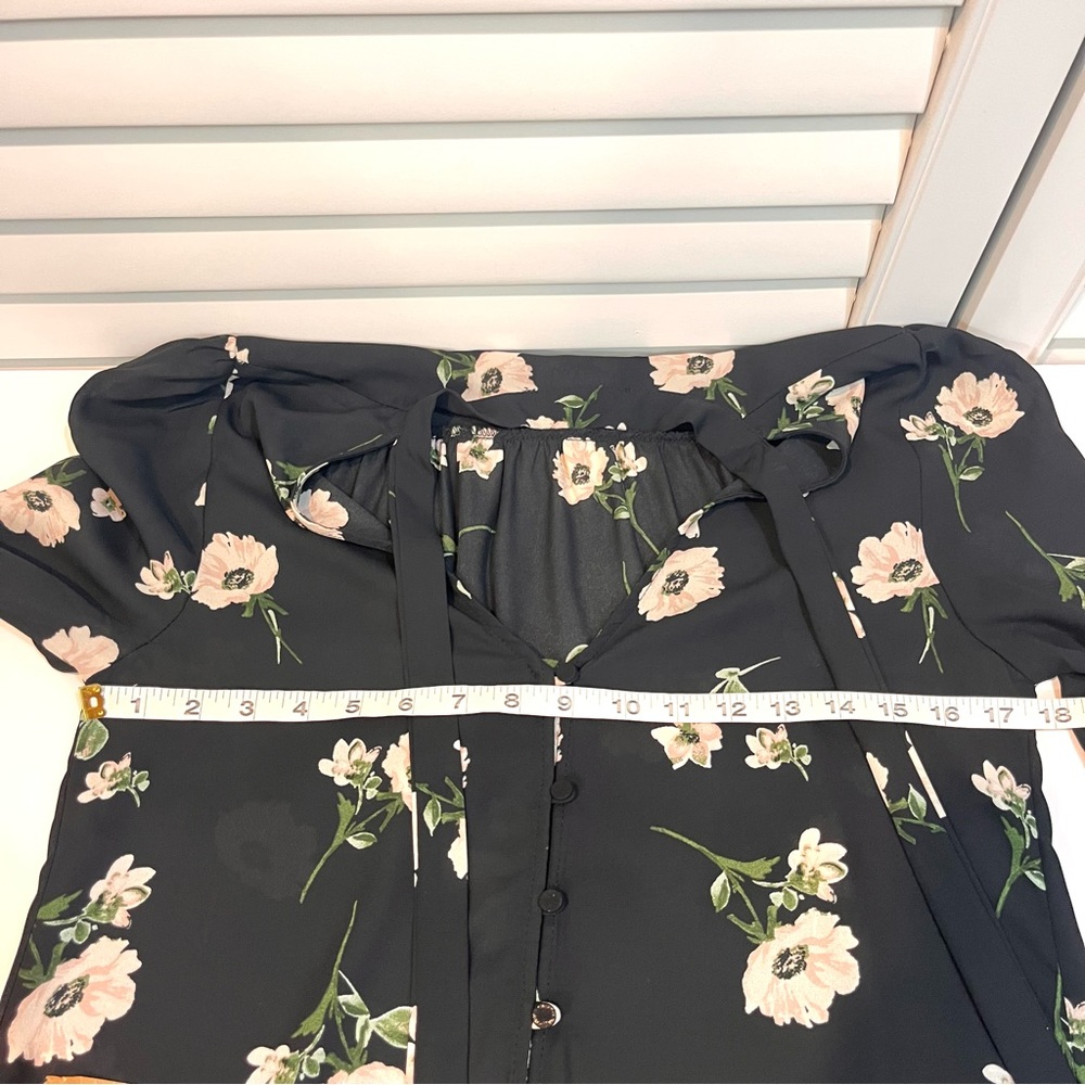 NWOT Lulus On The Spot Black Floral Blouse - Picture 8 of 14